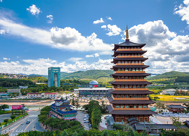 HwangNyongWon — nine-story pagoda-style landmark beside Bomun Lake